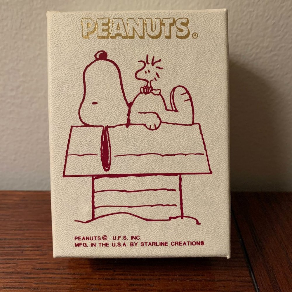 Starline Peanuts Snoopy Sleeping Wreath Christmas Holiday Pin Brooch